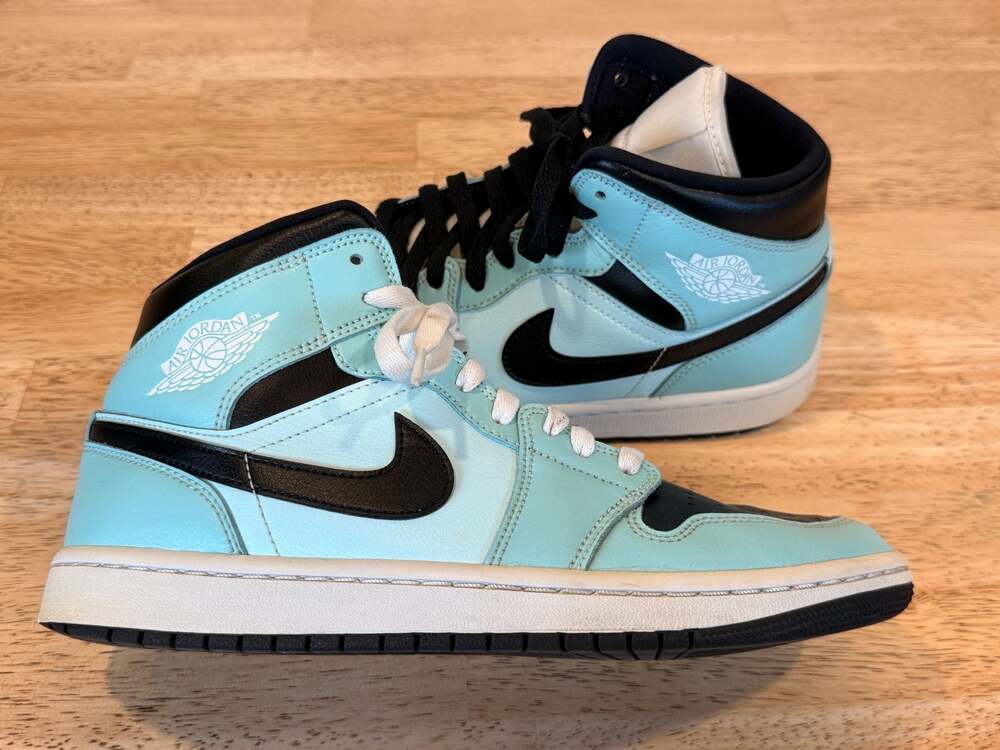 Nike Air Jordan 1 Mid Shoes Aqua Blue Tint Women’s Size 9.5
